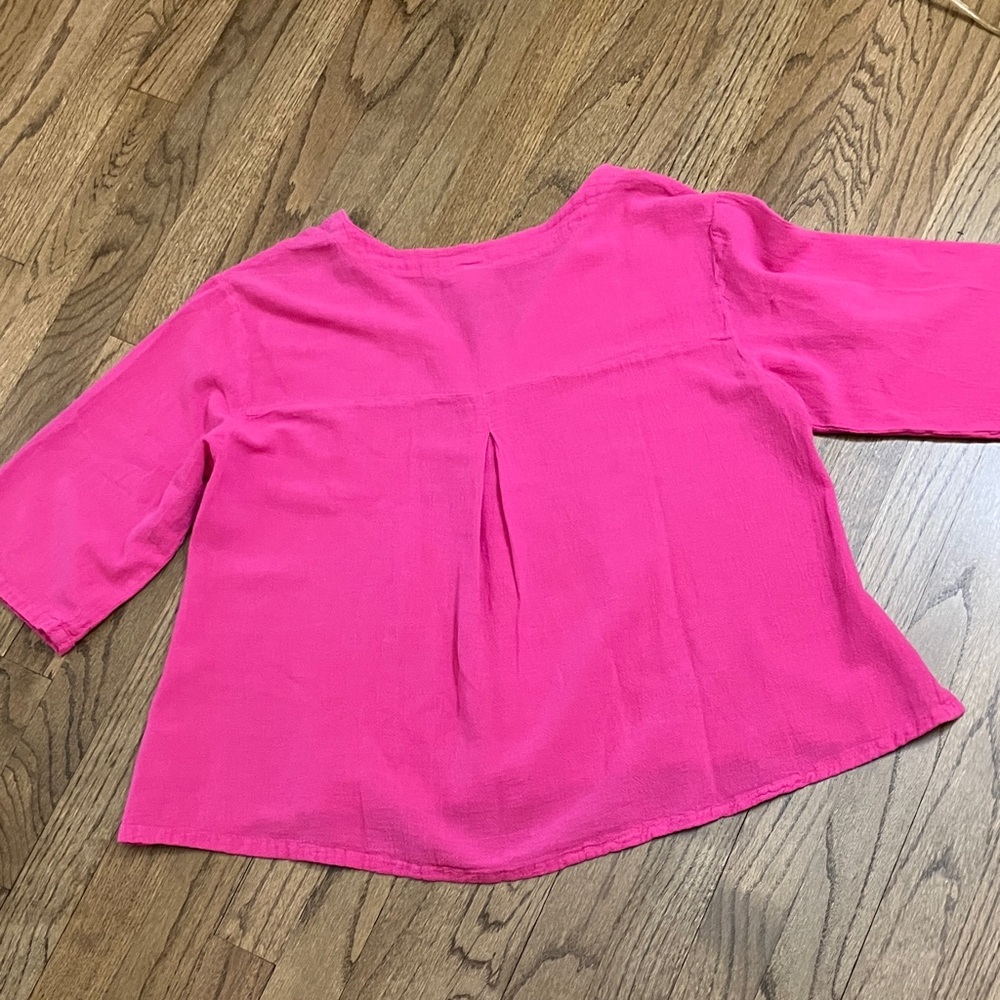 Oh My Gauze! Fuchsia M Button Down Shirt 3/4 Sleeve Vneck SideSlits Relaxed Fit - Picture 4 of 16